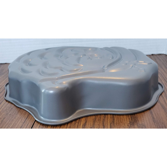 Ecco Bakers Secret Santa Claus Face Christmas Holiday Non Stick Cake Pan - Picture 4 of 6